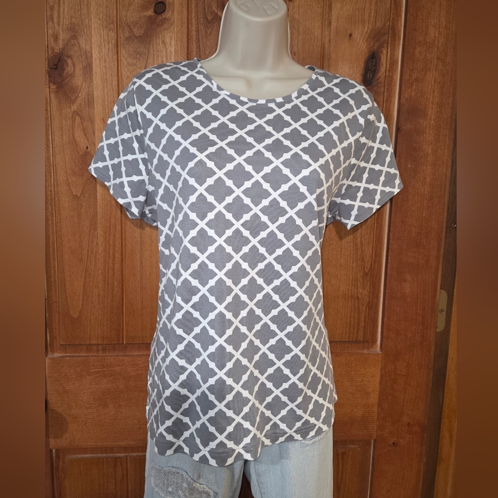 Croft & Barrow Gray and White‎ Patterned Short Sleeve Top